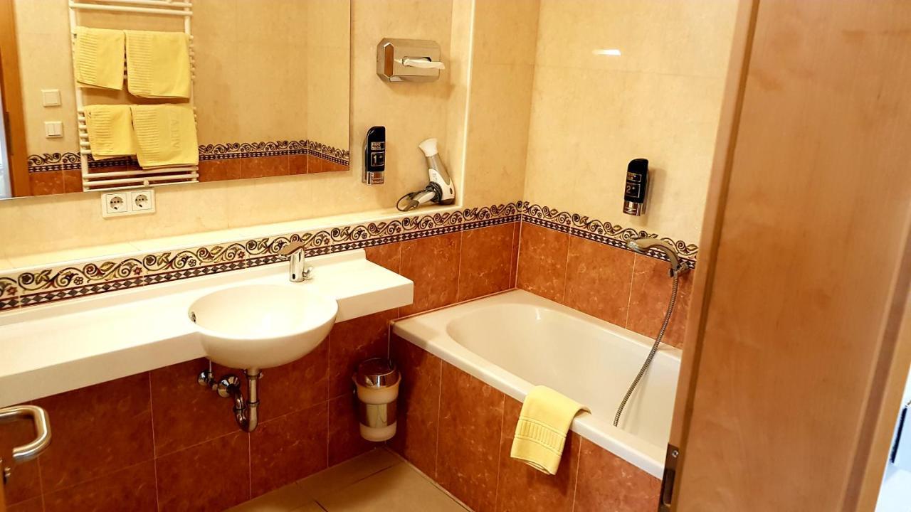 Villa Viktoria 1 - Apartments - City Center インゴルシュタット エクステリア 写真